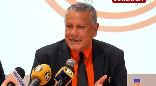 Representantes del SEC durante conferencia de prensa sobre presunta injerencia gubernamental y conflicto sindical