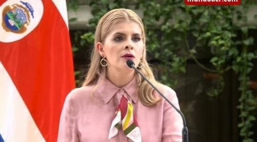 Laura Fernández durante conferencia de prensa sobre CACCO, carretera San José–San Ramón y asuntos políticos